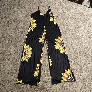 Size XXL black jumper with leopard sunflowers